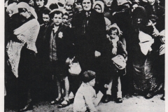 27-Ebrei-deportati-verso-i-campi-di-concentramento-in-Germania